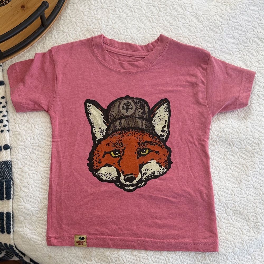Mossy Oak Pink Tee with Fox Design